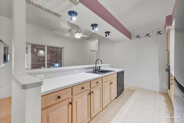 2500 Crescent Pl, Navarre, FL 32566