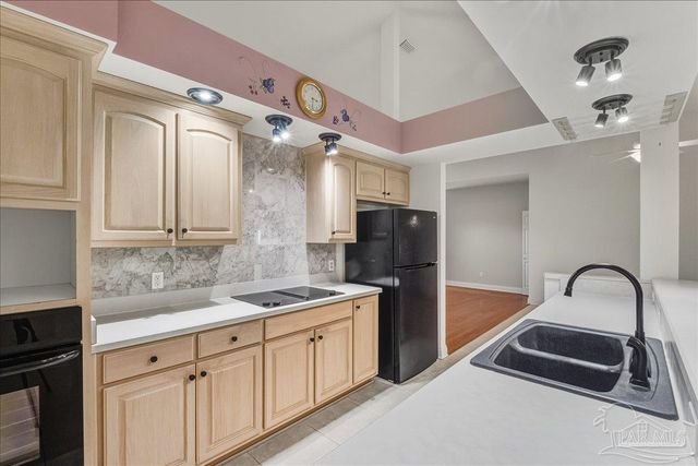 2500 Crescent Pl, Navarre, FL 32566