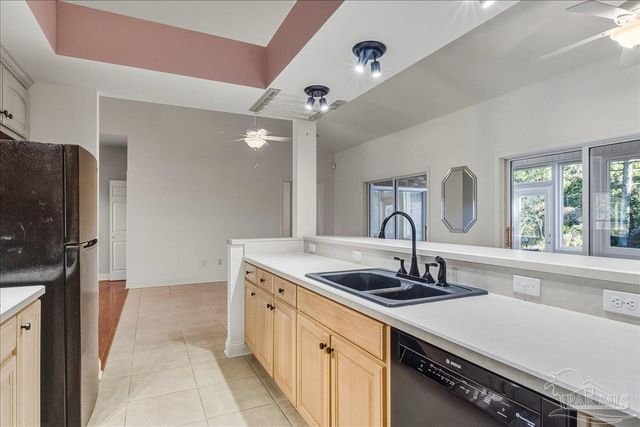 2500 Crescent Pl, Navarre, FL 32566