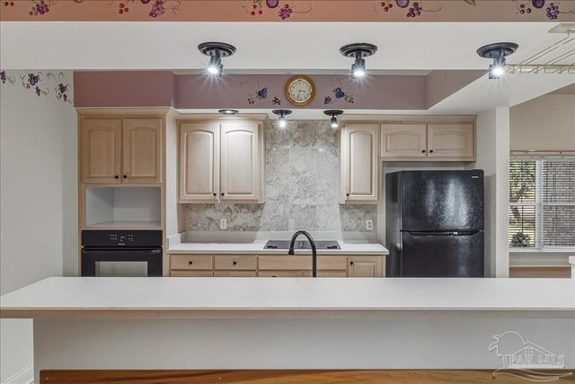 2500 Crescent Pl, Navarre, FL 32566