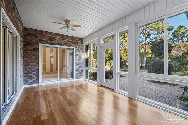 2500 Crescent Pl, Navarre, FL 32566