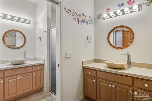 2500 Crescent Pl, Navarre, FL 32566