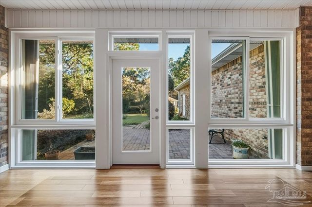 2500 Crescent Pl, Navarre, FL 32566