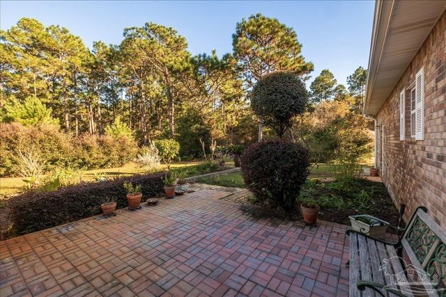 2500 Crescent Pl, Navarre, FL 32566