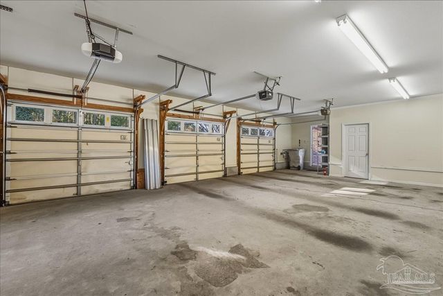 2500 Crescent Pl, Navarre, FL 32566