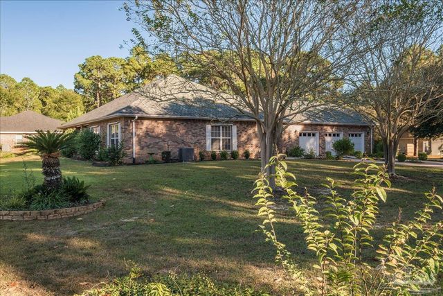 2500 Crescent Pl, Navarre, FL 32566