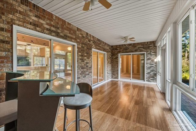 2500 Crescent Pl, Navarre, FL 32566