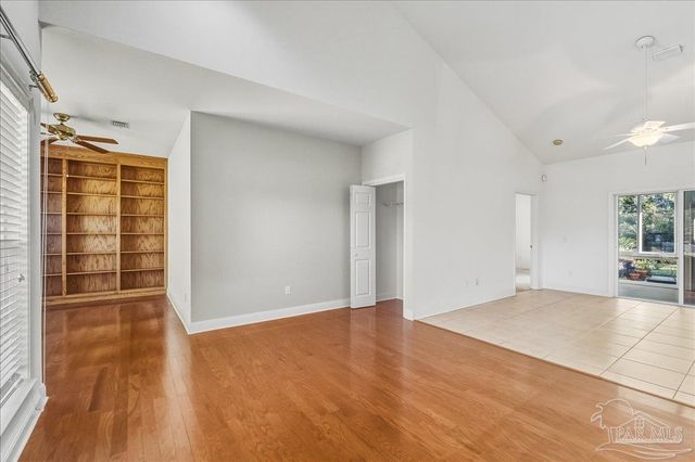 2500 Crescent Pl, Navarre, FL 32566