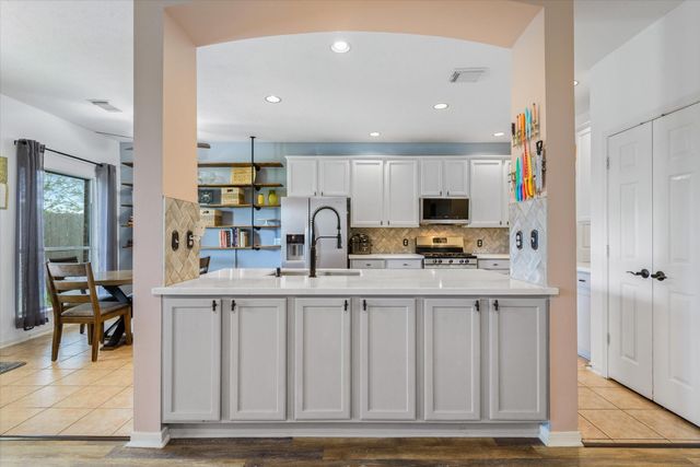 5135 Candlewood Drive, League City, TX 77573