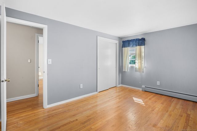 21 Glen Circle, Seymour, CT 06483
