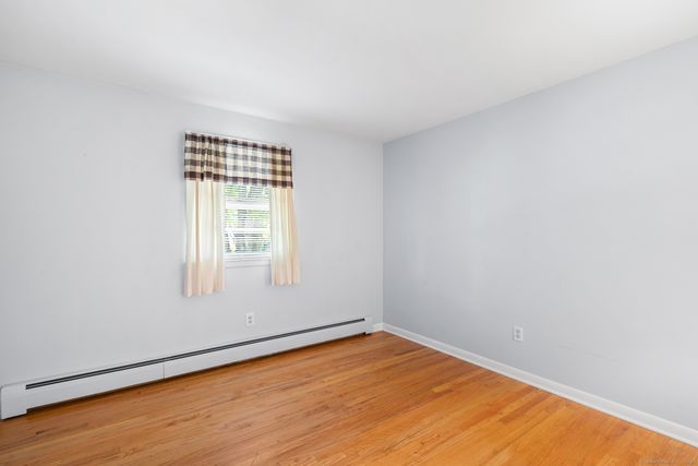 21 Glen Circle, Seymour, CT 06483