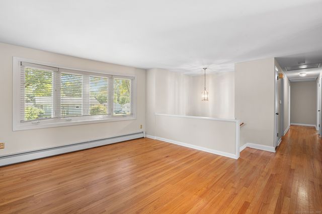 21 Glen Circle, Seymour, CT 06483