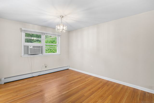 21 Glen Circle, Seymour, CT 06483