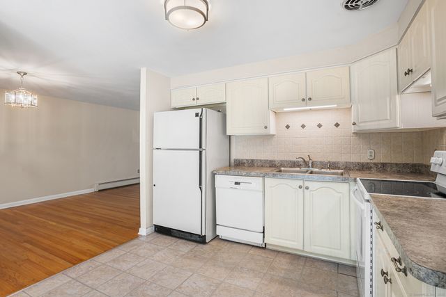 21 Glen Circle, Seymour, CT 06483