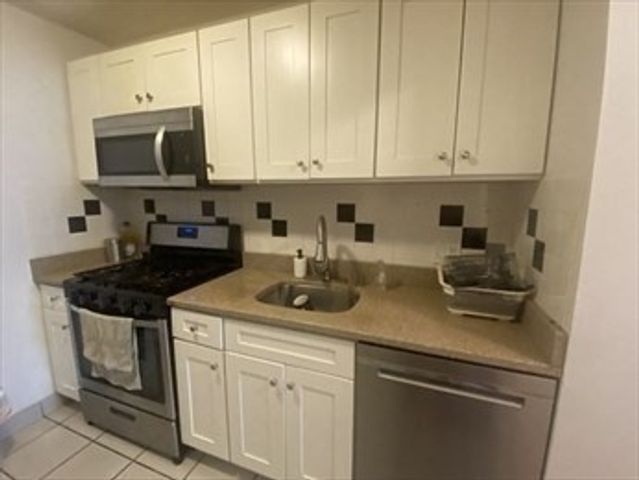 44 Washington St 401, Brookline, MA 02445