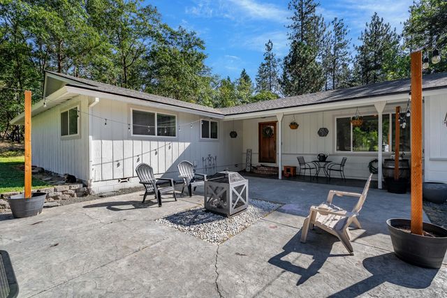 715 Timber Lane, Grants Pass, OR 97526