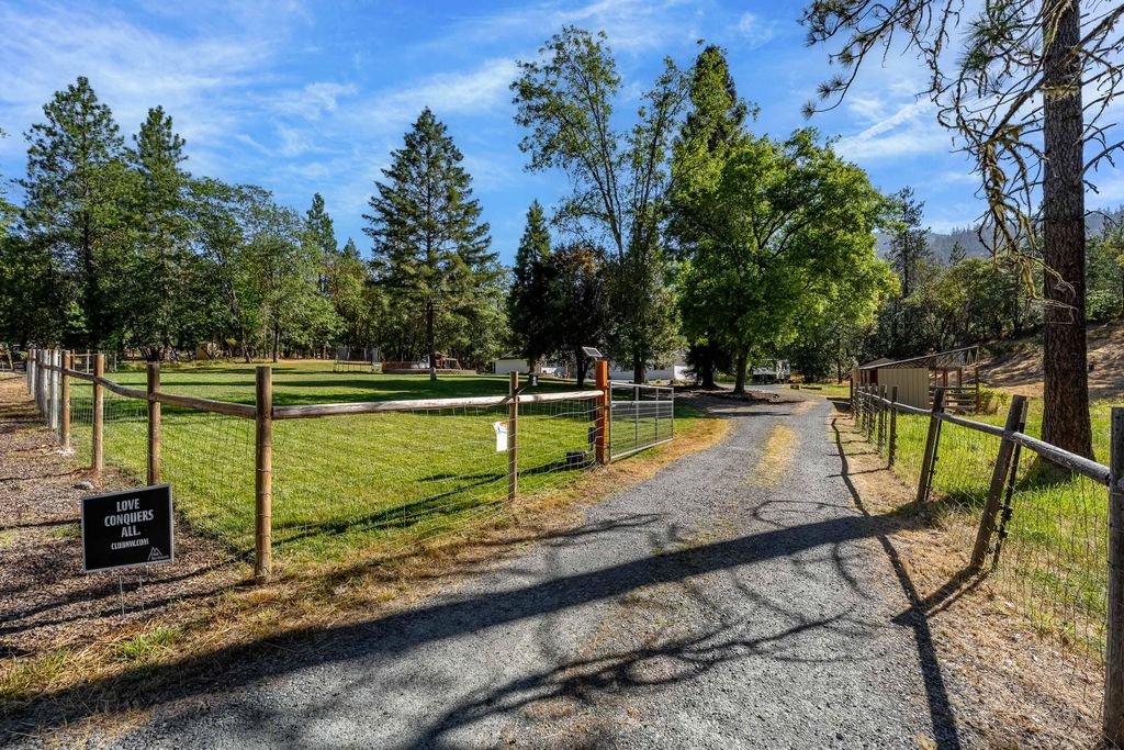 715 Timber Lane, Grants Pass, OR 97526