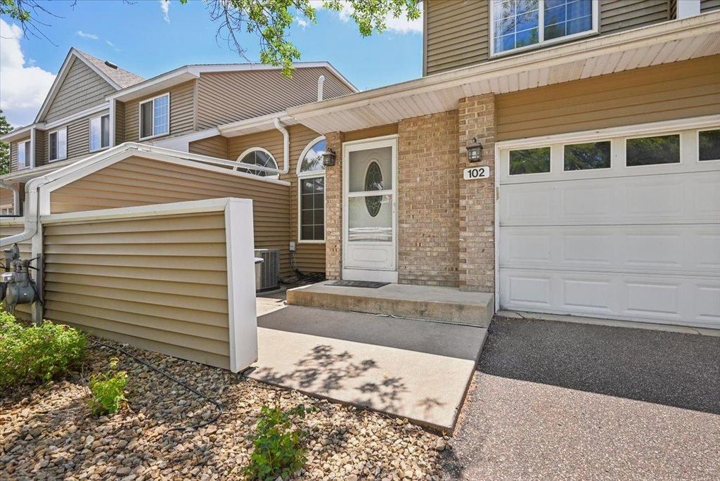 102 Primrose Court, Vadnais Heights, MN 55127 — photo 2