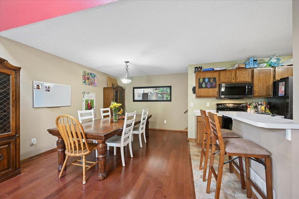 102 Primrose Court, Vadnais Heights, MN 55127 — photo 5