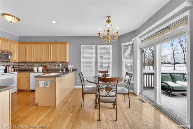 285 Stony Lake Drive, Oxford Charter Township, MI 48371