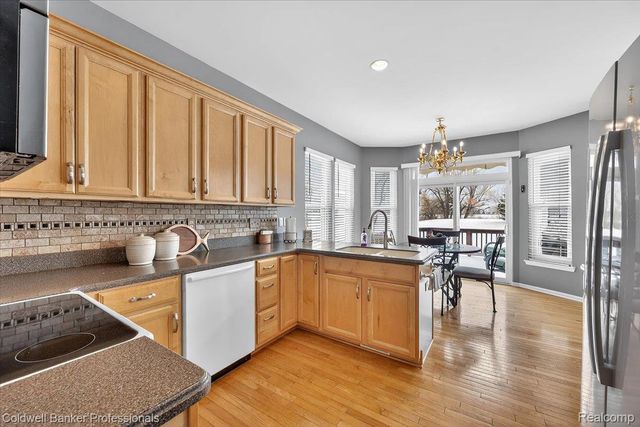 285 Stony Lake Drive, Oxford Charter Township, MI 48371