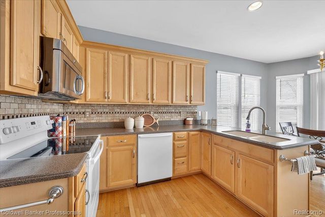 285 Stony Lake Drive, Oxford Charter Township, MI 48371