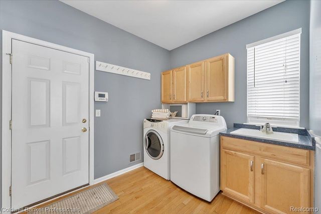 285 Stony Lake Drive, Oxford Charter Township, MI 48371