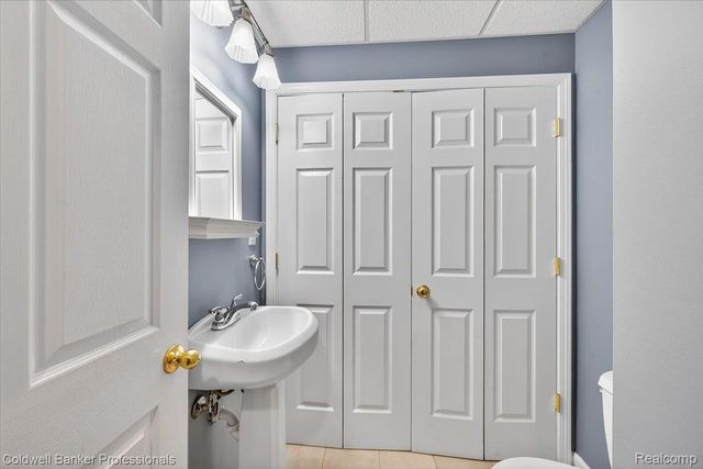 285 Stony Lake Drive, Oxford Charter Township, MI 48371