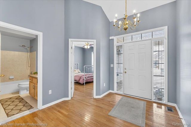 285 Stony Lake Drive, Oxford Charter Township, MI 48371