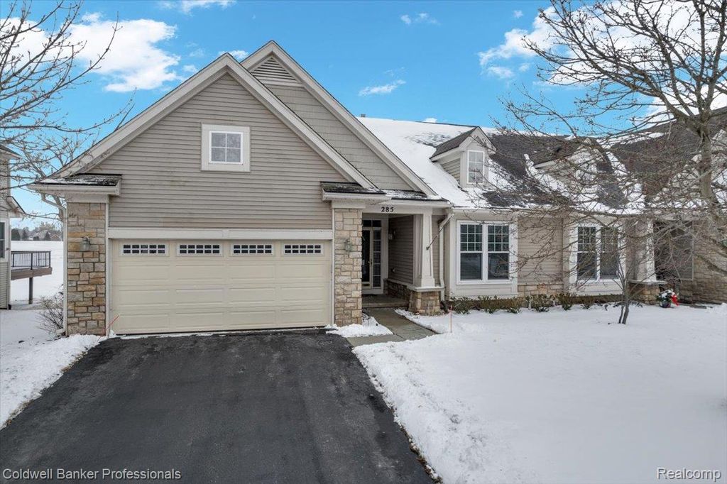 285 Stony Lake Drive, Oxford Charter Township, MI 48371