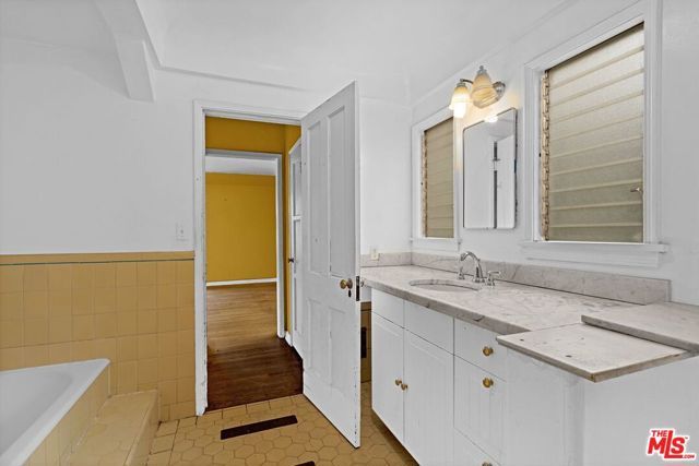 10546 Lindbrook Avenue, Los Angeles, CA 90024