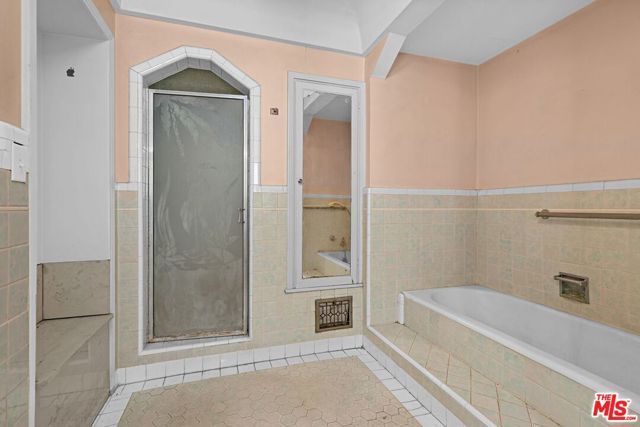 10546 Lindbrook Avenue, Los Angeles, CA 90024