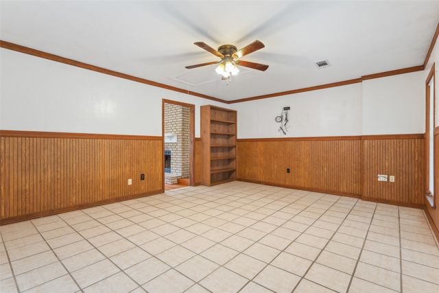 103 Spring Oak Street, Lacy Lakeview, TX 76705