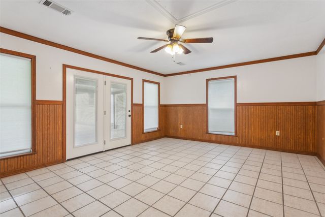 103 Spring Oak Street, Lacy Lakeview, TX 76705