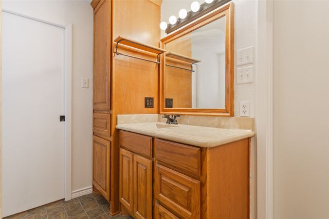 103 Spring Oak Street, Lacy Lakeview, TX 76705