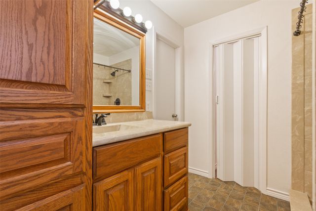 103 Spring Oak Street, Lacy Lakeview, TX 76705