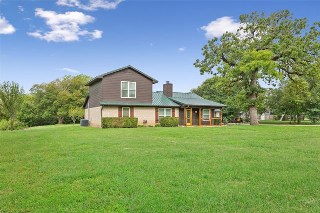 103 Spring Oak Street, Lacy Lakeview, TX 76705
