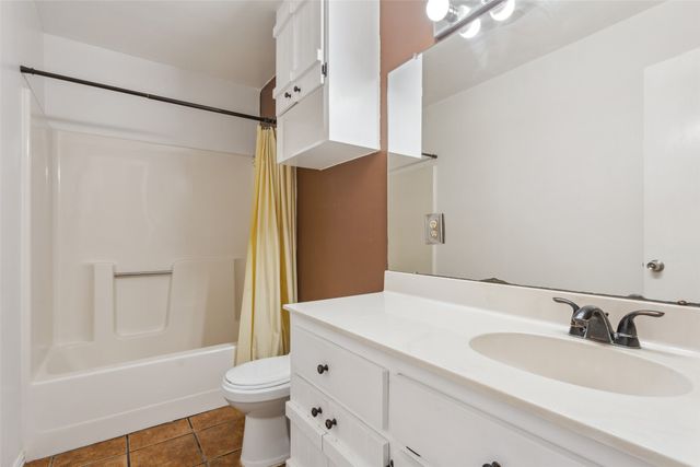 103 Spring Oak Street, Lacy Lakeview, TX 76705