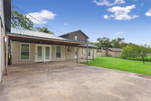 103 Spring Oak Street, Lacy Lakeview, TX 76705