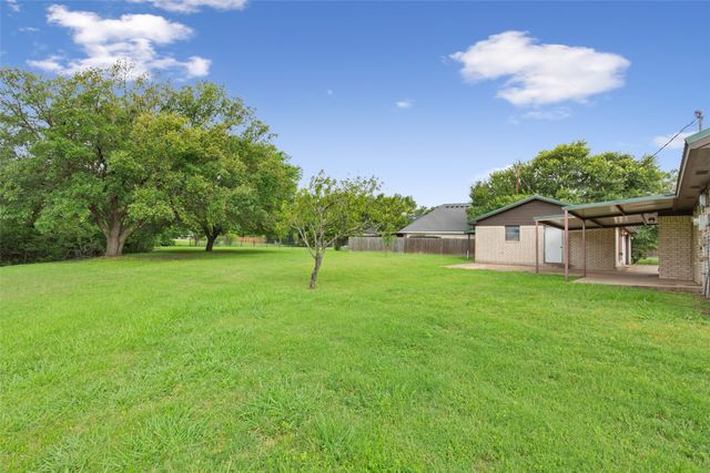 103 Spring Oak Street, Lacy Lakeview, TX 76705