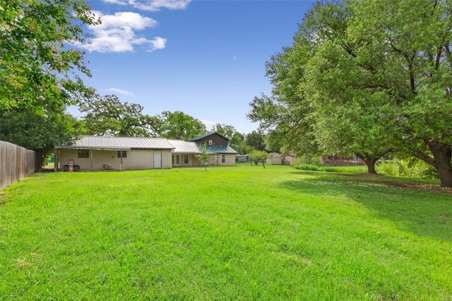 103 Spring Oak Street, Lacy Lakeview, TX 76705
