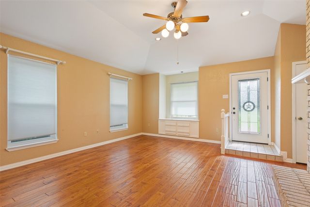 103 Spring Oak Street, Lacy Lakeview, TX 76705