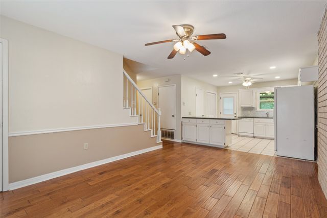 103 Spring Oak Street, Lacy Lakeview, TX 76705