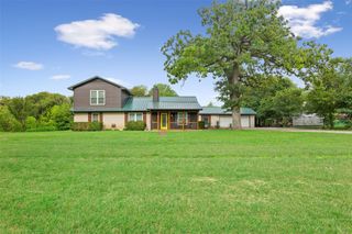 103 Spring Oak Street, Lacy Lakeview, TX 76705