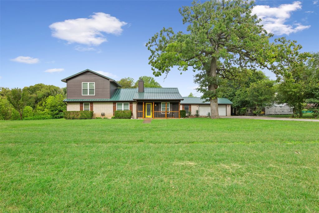 103 Spring Oak Street, Lacy Lakeview, TX 76705
