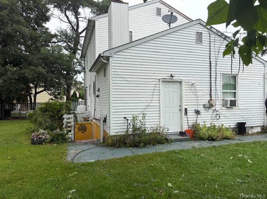 214 Calebs Path, Brentwood, NY 11717 — photo 4
