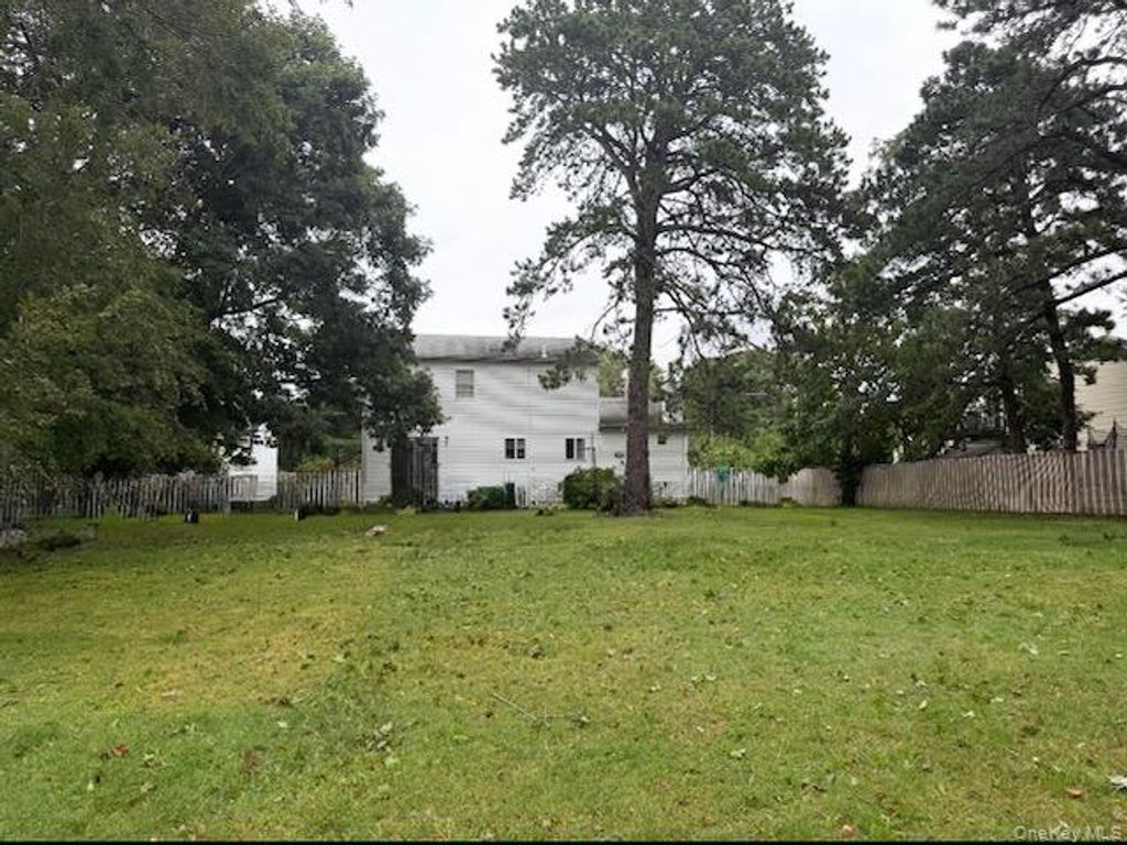 214 Calebs Path, Brentwood, NY 11717 — photo 5