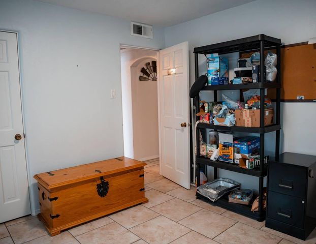 2430 Palomas Drive NE, Albuquerque, NM 87110