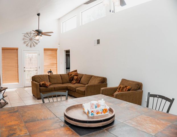 2430 Palomas Drive NE, Albuquerque, NM 87110