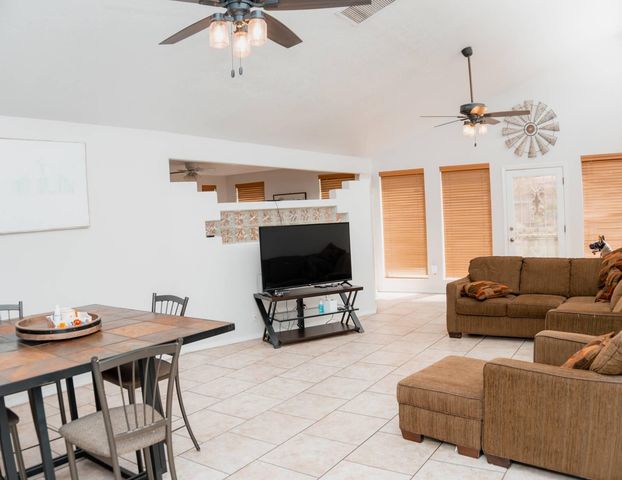 2430 Palomas Drive NE, Albuquerque, NM 87110